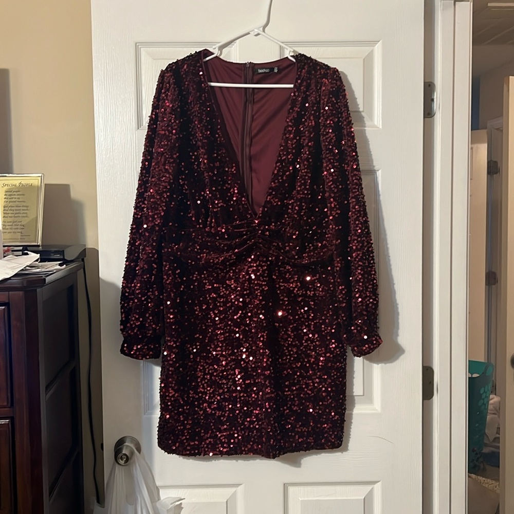 Boohoo burgundy sequins dress size 18 - AB